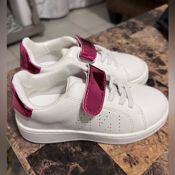 Girls shoes size 10 - Picture 2 of 4